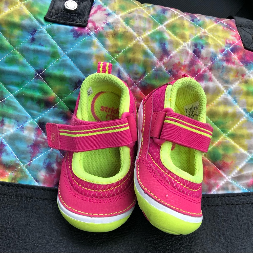 ‼️5 items for $8‼️ Stride Rite Pink and Green Kids Shoes